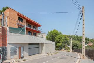 Xalet  C/ del eucaliptus. Solvia inmobiliaria  chalet independiente corbera de llobregat
