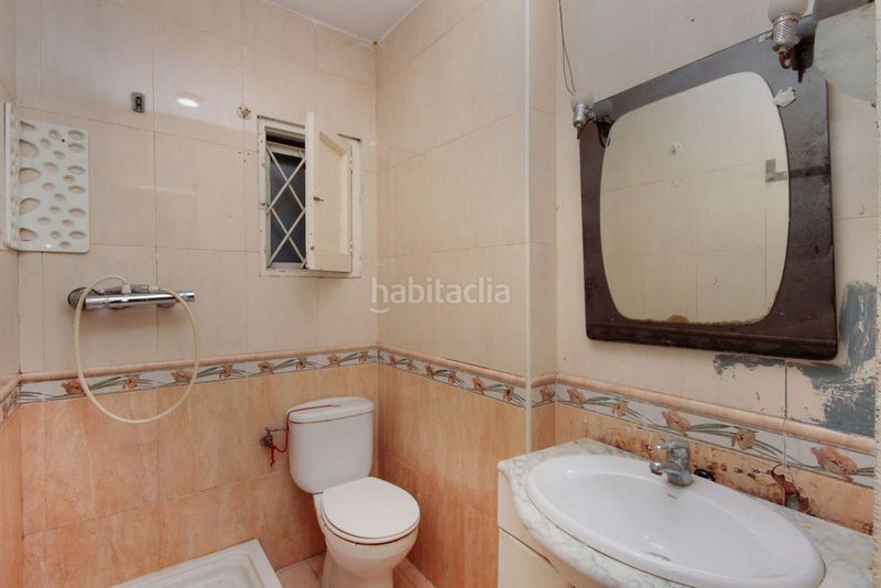 Foto 63d28e97-7546-4b5a-8134-fbffa7966f32. Local comercial a La Salut Barcelona