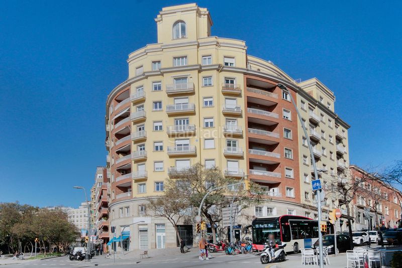 Foto cbf9cf71-f794-47f2-84a9-fbbeca0cf260. Local comercial a La Salut Barcelona