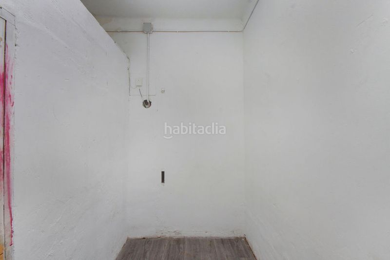 Foto f657ee67-1105-45a4-860d-26daafa833cd. Local comercial a La Salut Barcelona