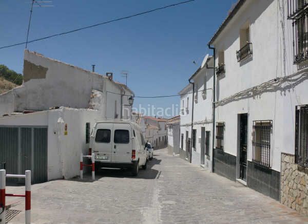 Foto cf70677e-f4bb-4271-a415-a8799dd4ad79. Casa aparellada a Martos