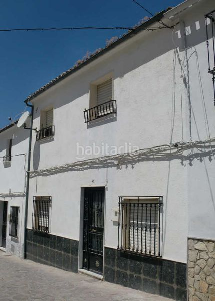 Foto d1bd9e9f-ac65-4b4e-9165-e2d50251ab7c. Casa aparellada a Martos