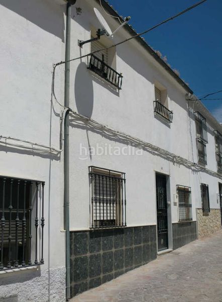 Foto fede7370-96a4-4cc8-94e2-7d887ebbcc61. Casa aparellada a Martos