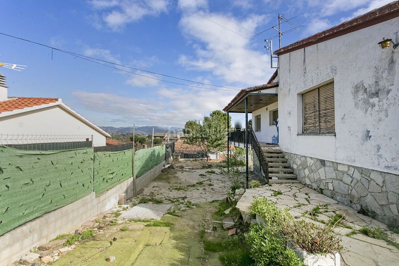 Foto 6013ec89-cf8b-402e-bc4e-98304a3a3bec. Xalet amb piscina a Masquefa