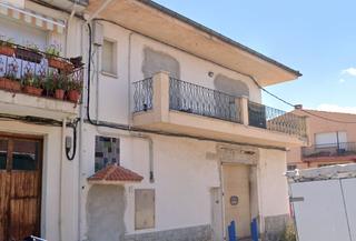 Casa aparellada  C/ barcelona. Solvia inmobiliaria  chalet adosado gurb