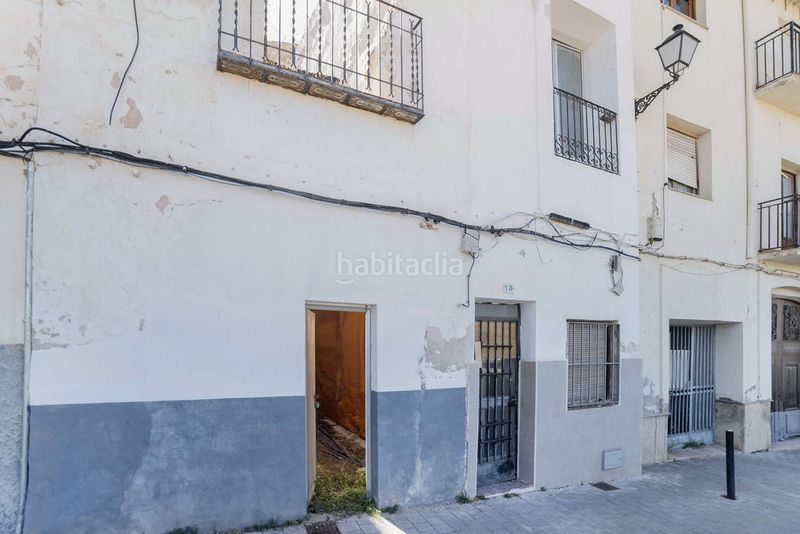 Foto f92125a5-f353-4a2a-ac81-93c794e3be68. Casa aparellada a Castalla
