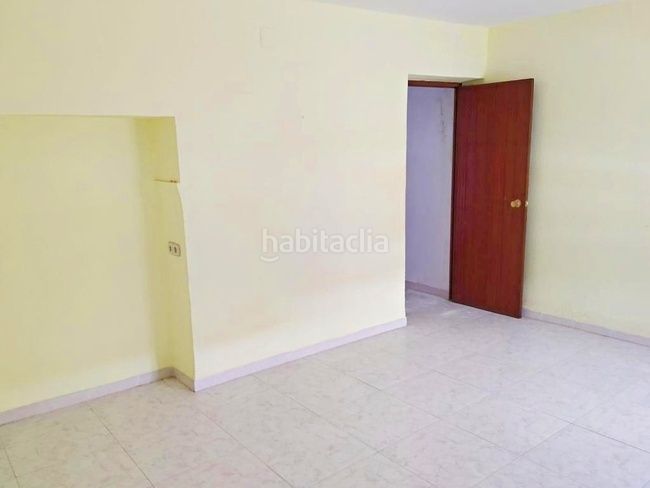 Foto b562ba3b-7938-4c66-bb6c-24f86f04a41e. Casa aparellada a Ulea