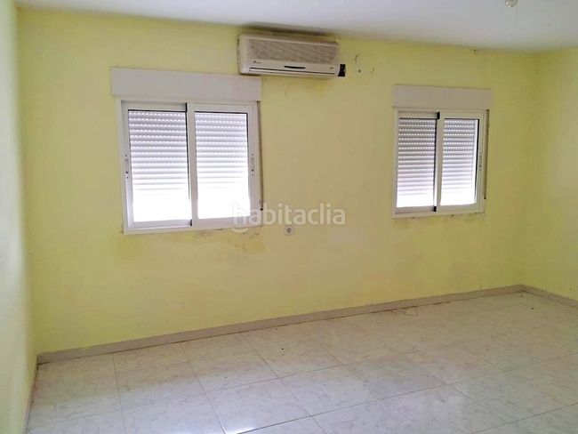 Foto c2a2785e-03b7-402c-835b-a9cb41c0e0e0. Casa aparellada a Ulea