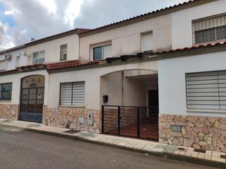 Casa aparellada  Donantes de sangre. Solvia inmobiliaria  chalet adosado santos de maimona los