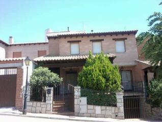 Casa aparellada  C/ orgaz. Solvia inmobiliaria  chalet adosado yébenes los