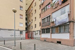 Pis  C/ cáceres. Solvia inmobiliaria  piso badalona
