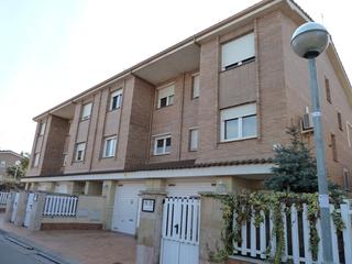 Casa aparellada  C/ ficus. Solvia inmobiliaria  chalet adosado sant quirze del vallès