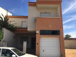 Casa aparellada  Carmen. Solvia inmobiliaria  chalet adosado argamasilla de alba