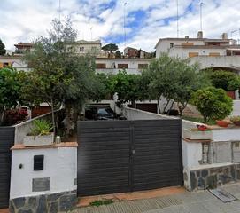 Maison jumelée  C/ portimar. Solvia inmobiliaria  chalet adosado arenys de mar