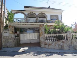 Chalet  C/ valira. Solvia inmobiliaria  chalet independiente lliçà damunt