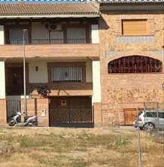 Casa aparellada  C/ luis de góngora. Solvia inmobiliaria  chalet adosado mengíbar