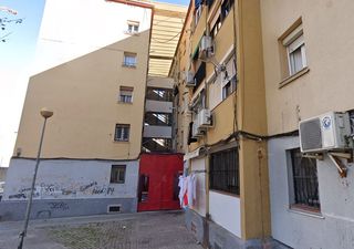 Pis  C/ cáceres. Solvia inmobiliaria  piso badalona