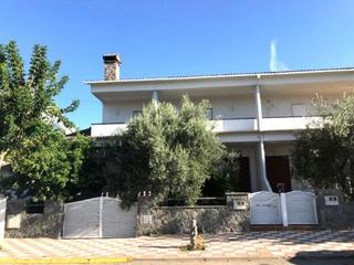 Casa aparellada  C/ de la industria. Solvia inmobiliaria  chalet adosado palausolità i plegamans