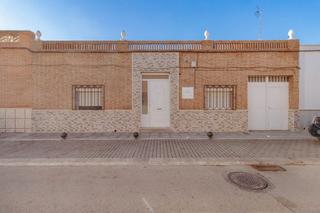 Chalet  C/ manzana. Solvia inmobiliaria  casa valdepeñas