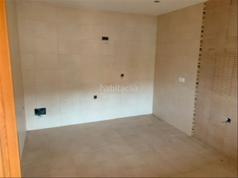 Foto 7996b868-a586-4c7f-9de3-f8d0b2151924. Casa aparellada a Lucillos