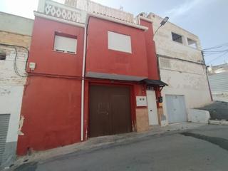 Chalet  C/ san bartolome. Solvia inmobiliaria  chalet independiente yecla