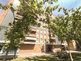 Aparcament cotxe a Av Compromiso de Caspe