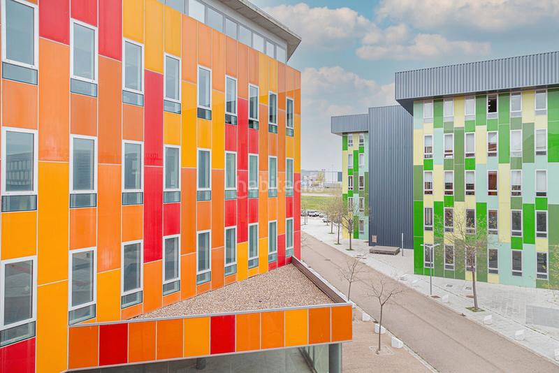 Foto f7f93d25-bbfc-458a-8b70-d3085e0f1cd3. Office space in Garrapinillos Zaragoza