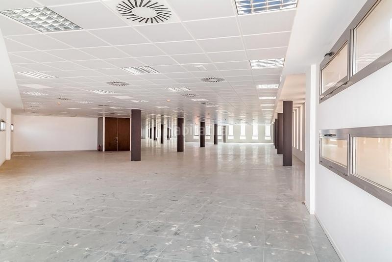 Foto b3d82dd8-d245-4709-929d-be5a2b3d33c6. Oficina a Garrapinillos Zaragoza