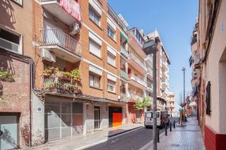 Pis  C/ júpiter. Solvia inmobiliaria  piso badalona