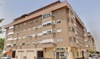 Pis  C/ pere el ceremonios. Solvia inmobiliaria  piso silla