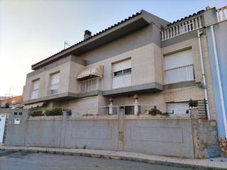 Towny house  C/ pireo. Solvia inmobiliaria  chalet adosado amposta