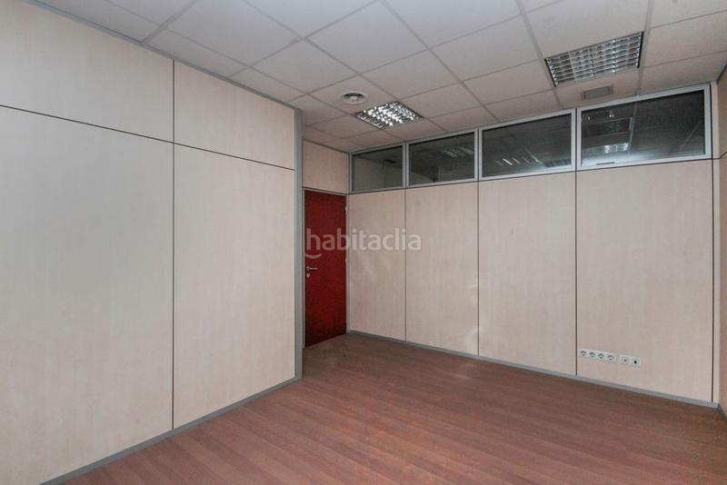 Foto 239bc5b4-6c6f-49e1-8603-4f5a826a65c3. Alquiler local comercial solvia inmobiliaria locales en Sabadell