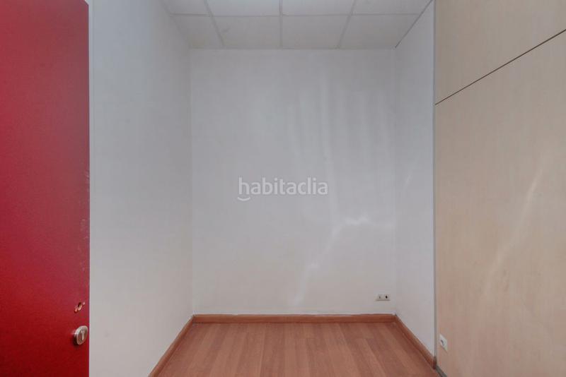 Foto 8467dea2-9726-42d8-b30c-02785b476080. Alquiler local comercial solvia inmobiliaria locales en Sabadell