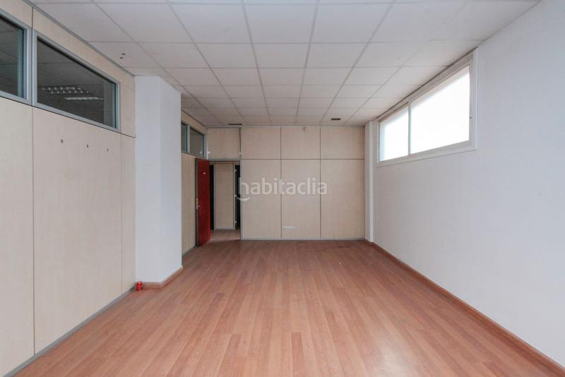 Foto b135d965-765e-4e82-844c-501e723cb778. Lloguer local comercial a Centre Sabadell
