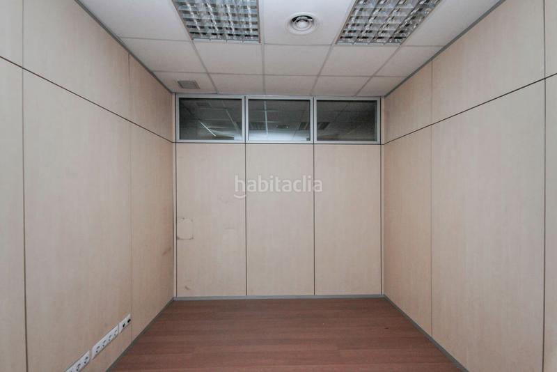 Foto 6d5f0a50-4302-4879-8198-efa08970edf5. Local comercial solvia inmobiliaria locales en Centre Sabadell
