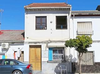 Casa aparellada  Andalucia. Solvia inmobiliaria  chalet adosado fuente vaqueros