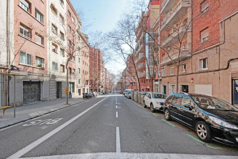 Foto a01d82cd-a168-4837-b65a-e0bdfa3e8fda. Local comercial a Baix Guinardó Barcelona