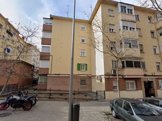 Pis  C/ solsona. Solvia inmobiliaria  piso badalona