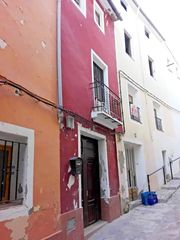 Casa aparellada  C/ de la muralla. Solvia inmobiliaria  chalet adosado ontinyent
