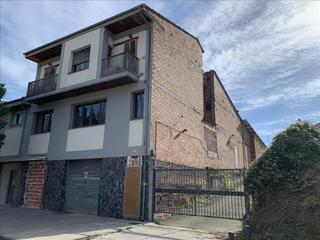 Casa aparellada  Notari miquel marc. Solvia inmobiliaria  chalet adosado olot