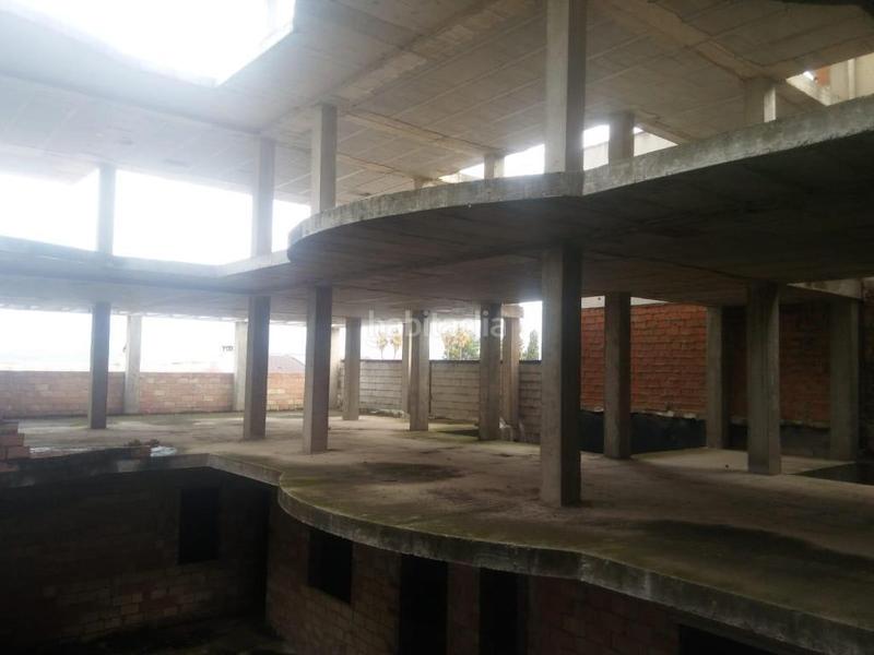 Foto 624e9b7e-3664-48ef-bbdb-2ddb028c154a. Edifici a Láchar