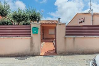 Chalet  C/ pirineu. Solvia inmobiliaria  chalet independiente cunit