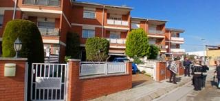 Casa aparellada  C/ garbi. Solvia inmobiliaria  chalet adosado canovelles