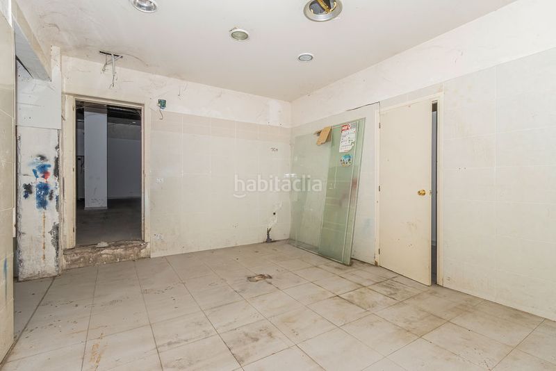 Foto bd8f2744-d383-4719-8ec7-f853b2d78998. Local comercial a Centre Històric Lleida