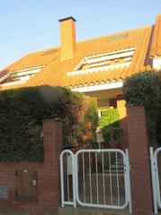 Maison jumelée  C/ mila i fontanals. Solvia inmobiliaria  chalet adosado premià de mar