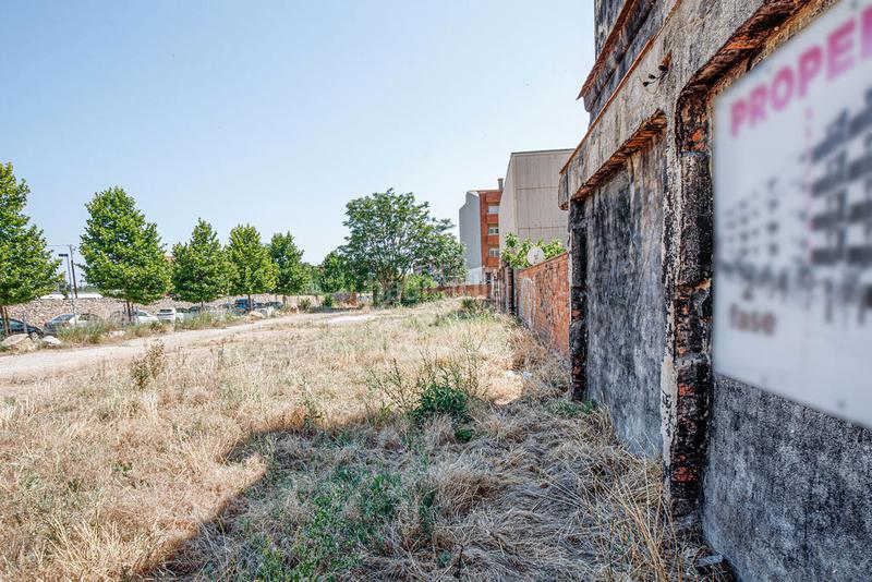 Foto b642965f-468f-4a26-a314-cb0f345f46e0. Finca rústica solvia inmobiliaria suelo urbano en Figueres
