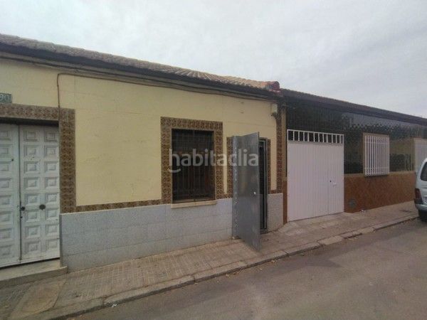 Foto 70618888-fb6c-47f8-971f-59f478788e89. Xalet a Carretera de Córdoba - Libertad Puertollano