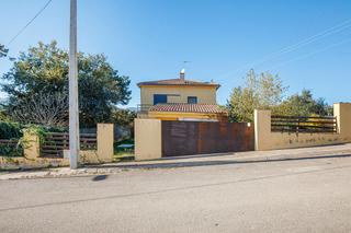 Xalet  C/ más llunes. Solvia inmobiliaria  chalet independiente bescanó