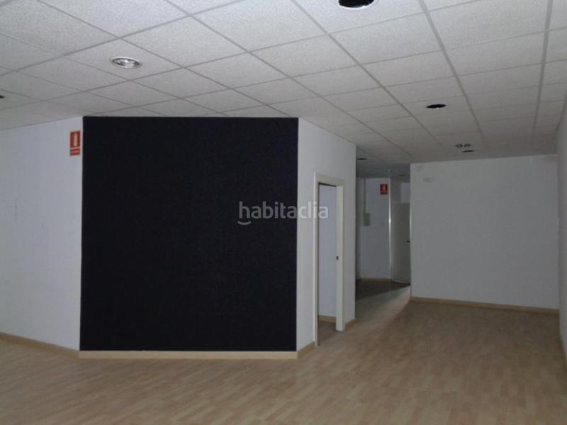 Foto f01cdd8c-0602-4bfe-af32-68eefe55aa05. Lloguer local comercial a Barri del Centre Terrassa