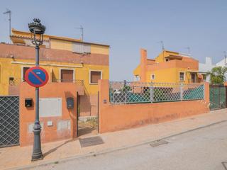 Casa aparellada  C/ de coin. Solvia inmobiliaria  chalet adosado alhaurín el grande